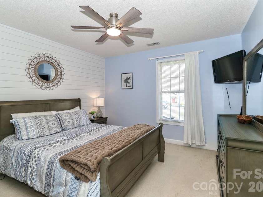 5867 Sunset View Lane, Catawba, NC 28609.  MLS# CAR4364770, YatesRealty ID 8896. 