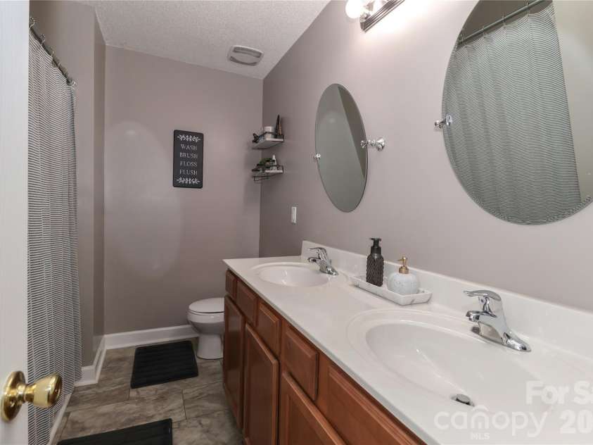 5867 Sunset View Lane, Catawba, NC 28609.  MLS# CAR4364770, YatesRealty ID 8896. 