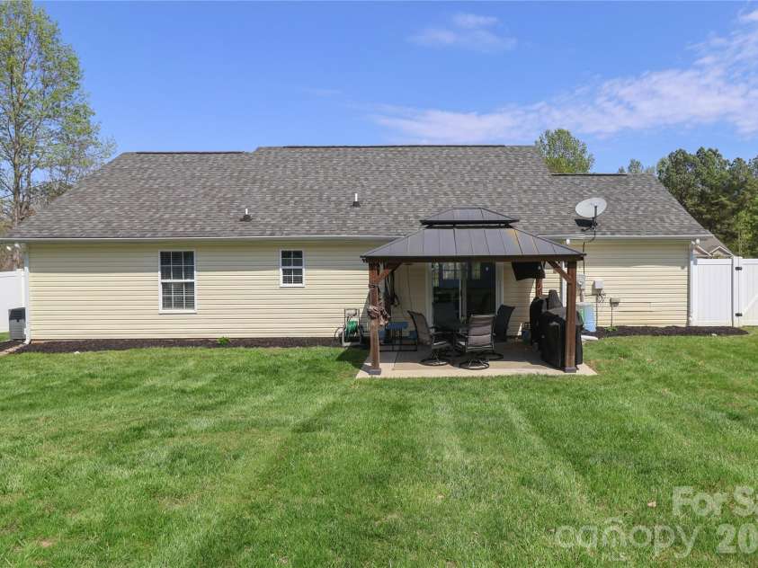 5867 Sunset View Lane, Catawba, NC 28609.  MLS# CAR4364770, YatesRealty ID 8896. 