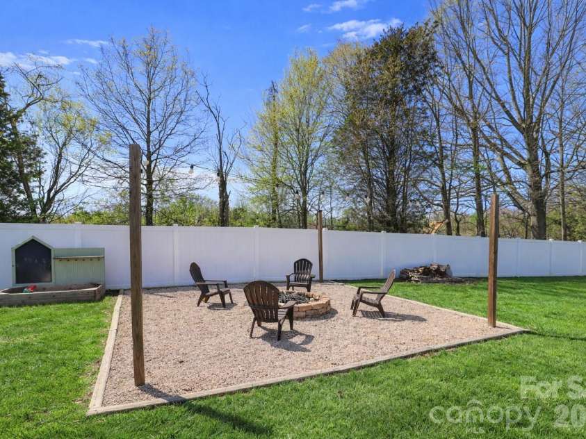 5867 Sunset View Lane, Catawba, NC 28609.  MLS# CAR4364770, YatesRealty ID 8896. 
