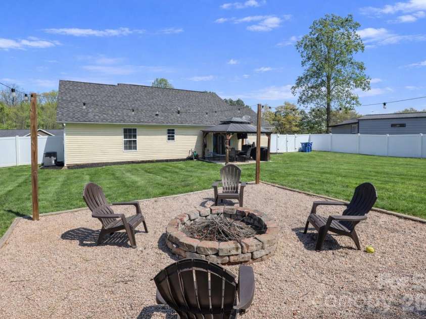 5867 Sunset View Lane, Catawba, NC 28609.  MLS# CAR4364770, YatesRealty ID 8896. 