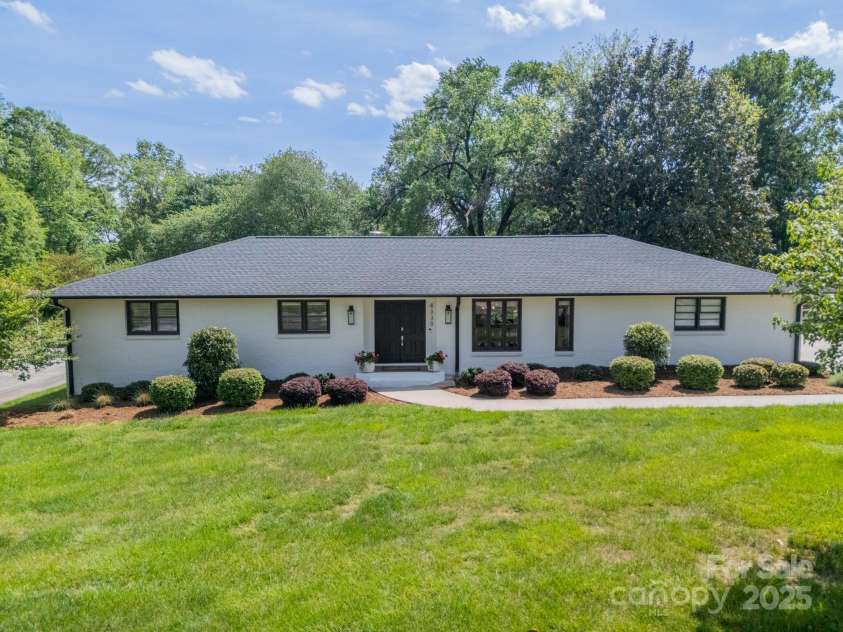 8330 Fallsdale Drive, Charlotte, NC 28214.  MLS# CAR4248517, YatesRealty ID 8896. 8330 Fallsdale