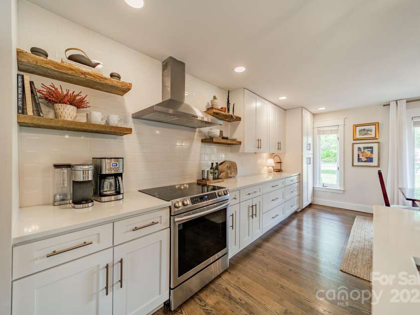 8330 Fallsdale Drive, Charlotte, NC 28214.  MLS# CAR4248517, YatesRealty ID 8896. Kitchen