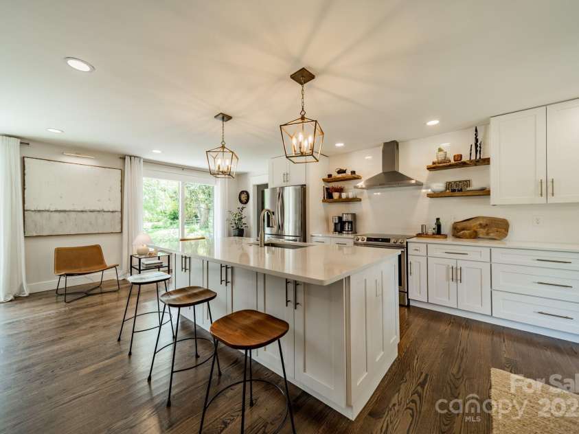 8330 Fallsdale Drive, Charlotte, NC 28214.  MLS# CAR4248517, YatesRealty ID 8896. Kitchen Island