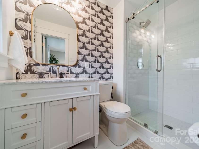 8330 Fallsdale Drive, Charlotte, NC 28214.  MLS# CAR4248517, YatesRealty ID 8896. Primary Bathroom