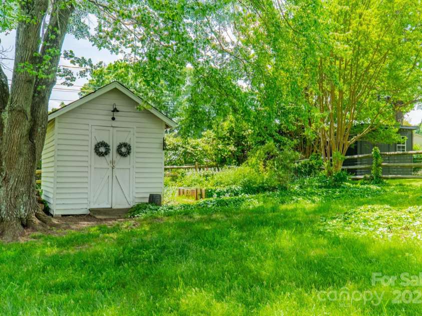8330 Fallsdale Drive, Charlotte, NC 28214.  MLS# CAR4248517, YatesRealty ID 8896. Shed