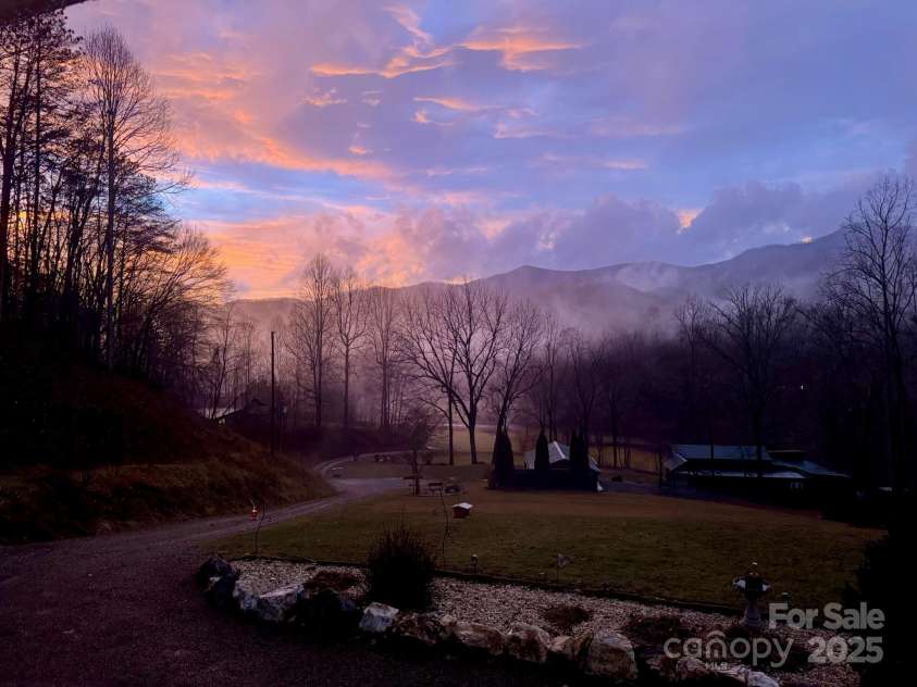 188 Paul Hurst Road, Franklin, NC 28734.  MLS# CAR4233199, YatesRealty ID 8897. 