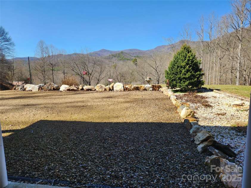 188 Paul Hurst Road, Franklin, NC 28734.  MLS# CAR4233199, YatesRealty ID 8897. 