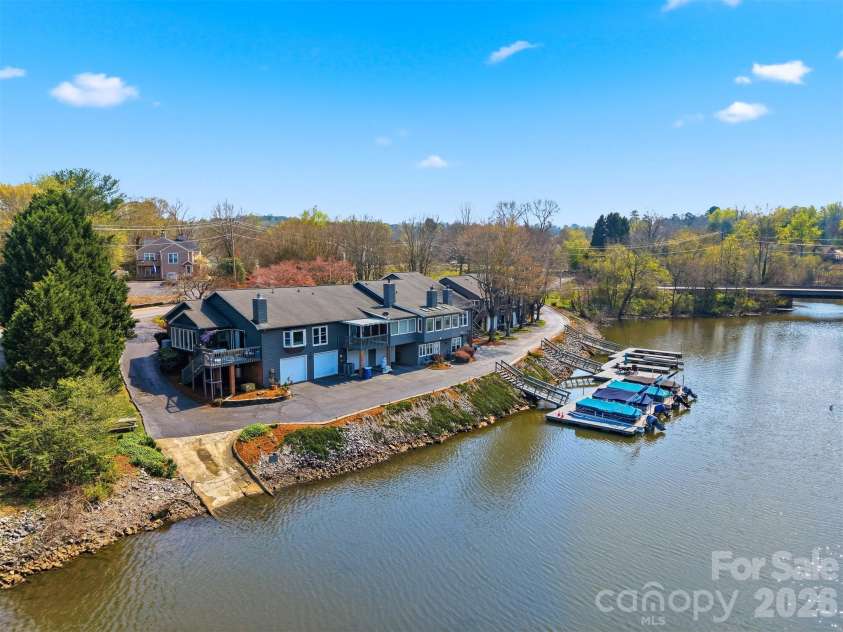 2200 6th Street, Hickory, NC 28601.  MLS# CAR4362338, YatesRealty ID 8898. 