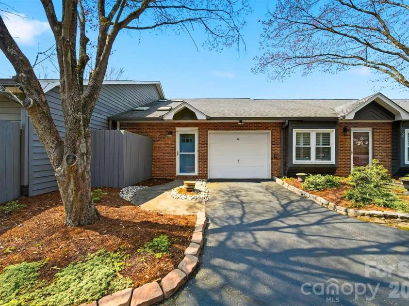 2200 6th Street, Hickory, NC 28601.  MLS# CAR4362338, YatesRealty ID 8898. 