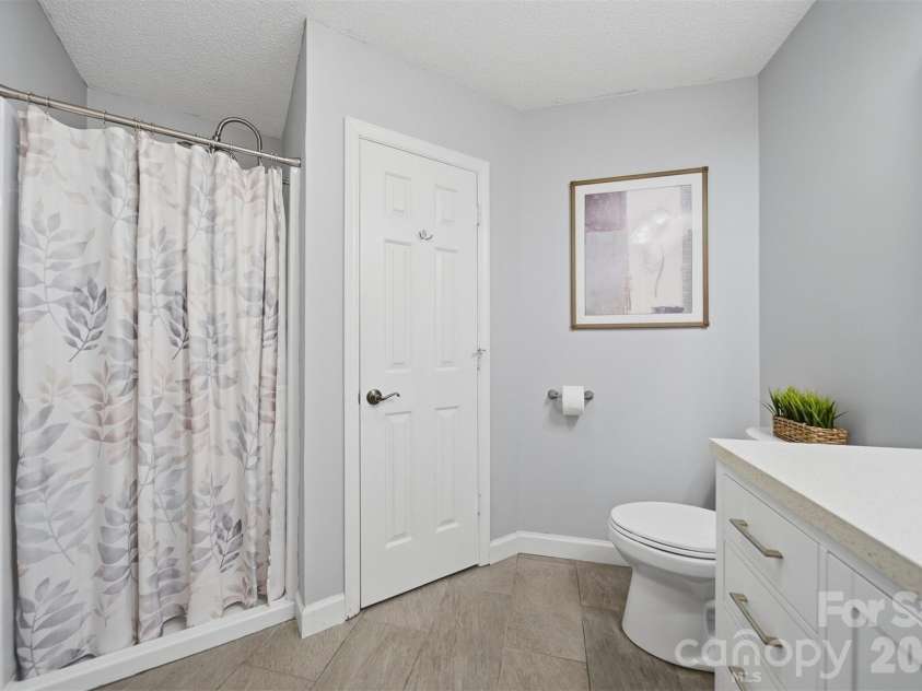 2200 6th Street, Hickory, NC 28601.  MLS# CAR4362338, YatesRealty ID 8898. 
