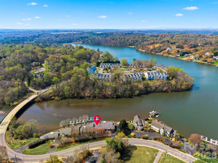 2200 6th Street, Hickory, NC 28601.  MLS# CAR4362338, YatesRealty ID 8898. 