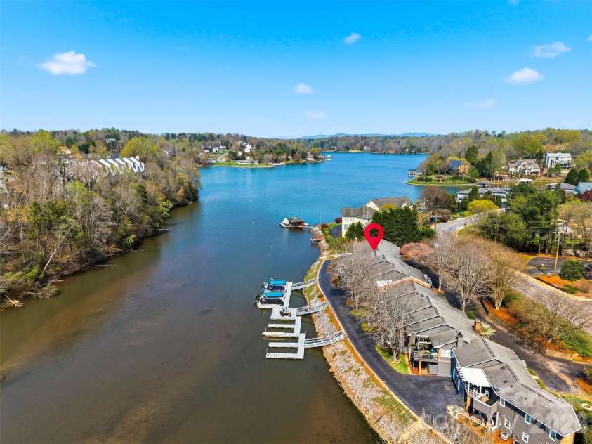 2200 6th Street, Hickory, NC 28601.  MLS# CAR4362338, YatesRealty ID 8898. 