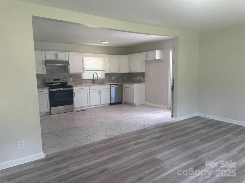 2021 Hollandale Drive, Gastonia, NC 28054.  MLS# CAR4310613, YatesRealty ID 8899. 