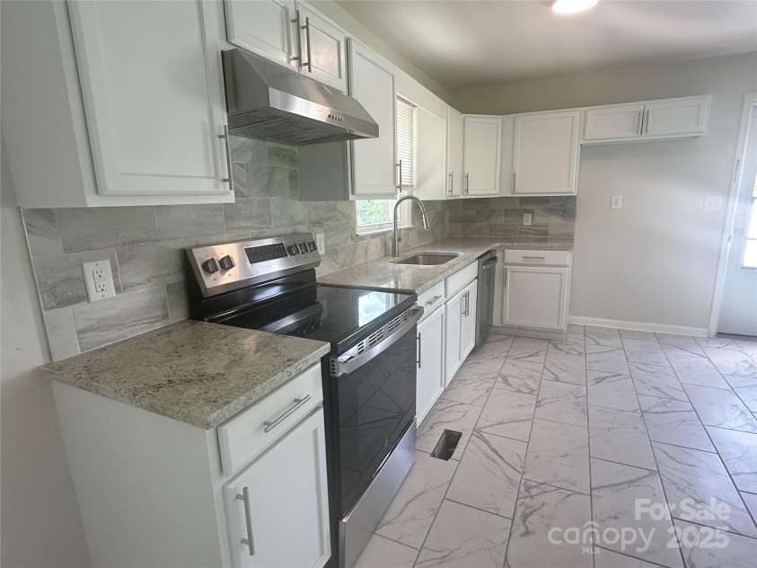 2021 Hollandale Drive, Gastonia, NC 28054.  MLS# CAR4310613, YatesRealty ID 8899. Kitchen