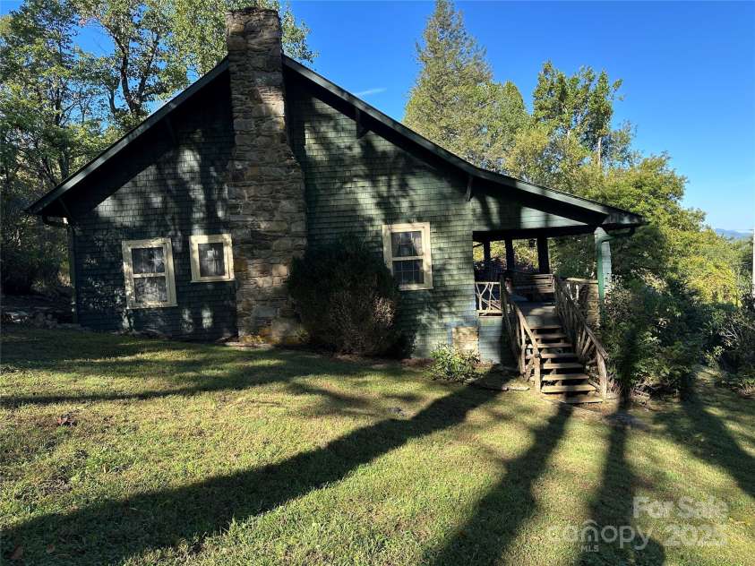 16 Osborn Knob Road, Little Switzerland, NC 28749.  MLS# CAR4307490, YatesRealty ID 89. 