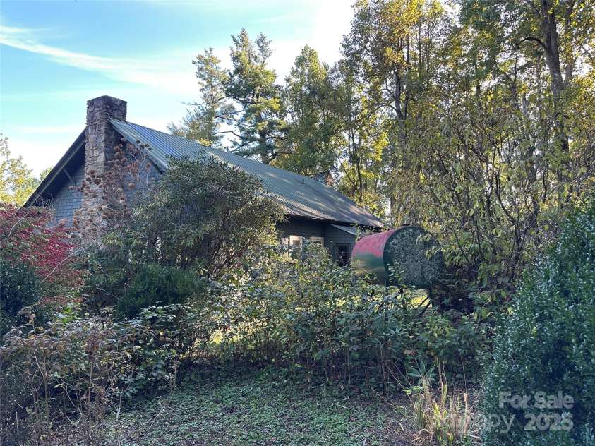 16 Osborn Knob Road, Little Switzerland, NC 28749.  MLS# CAR4307490, YatesRealty ID 89. 