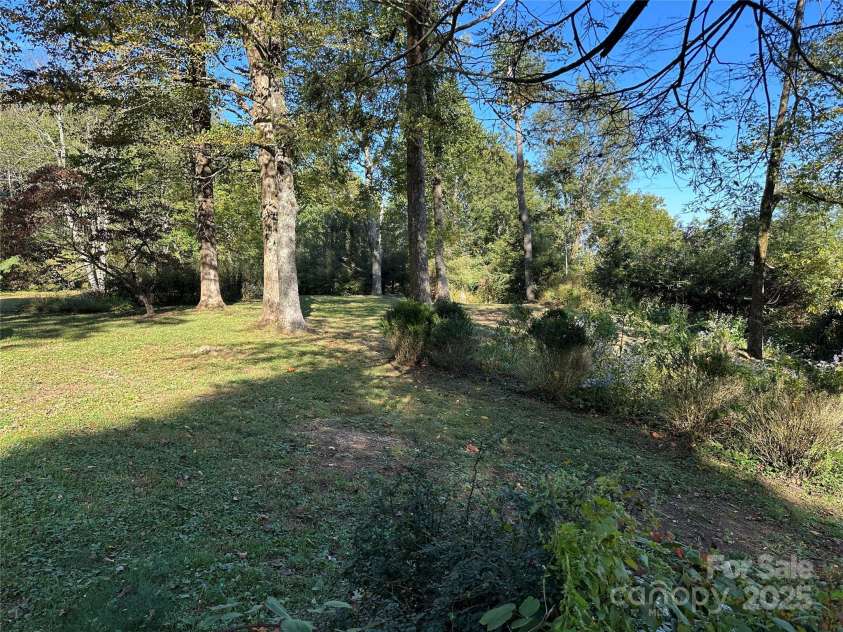 16 Osborn Knob Road, Little Switzerland, NC 28749.  MLS# CAR4307490, YatesRealty ID 89. 