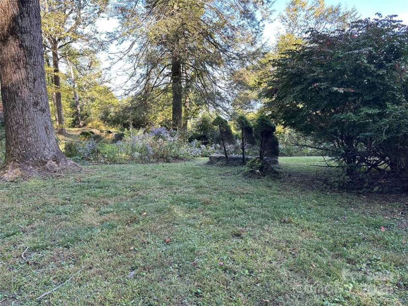 16 Osborn Knob Road, Little Switzerland, NC 28749.  MLS# CAR4307490, YatesRealty ID 89. 