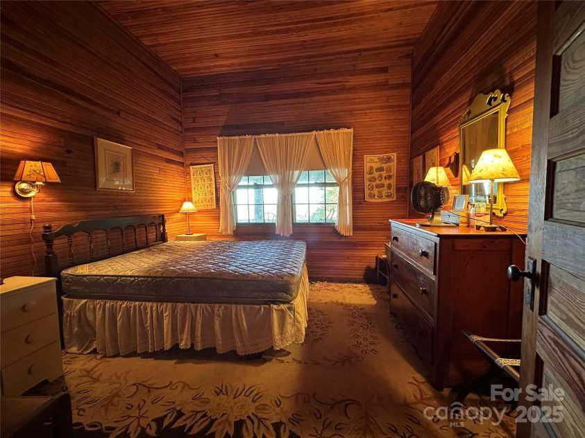 16 Osborn Knob Road, Little Switzerland, NC 28749.  MLS# CAR4307490, YatesRealty ID 89. Bed 1