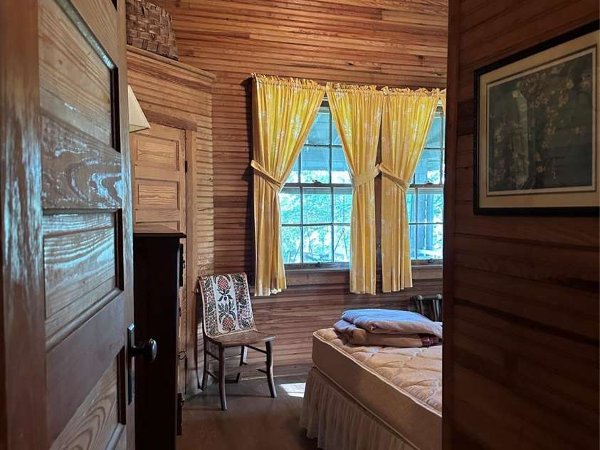 16 Osborn Knob Road, Little Switzerland, NC 28749.  MLS# CAR4307490, YatesRealty ID 89. Bed 2