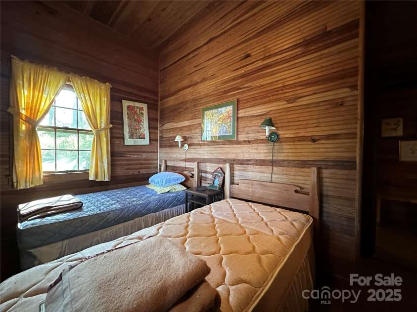 16 Osborn Knob Road, Little Switzerland, NC 28749.  MLS# CAR4307490, YatesRealty ID 89. Bed 2