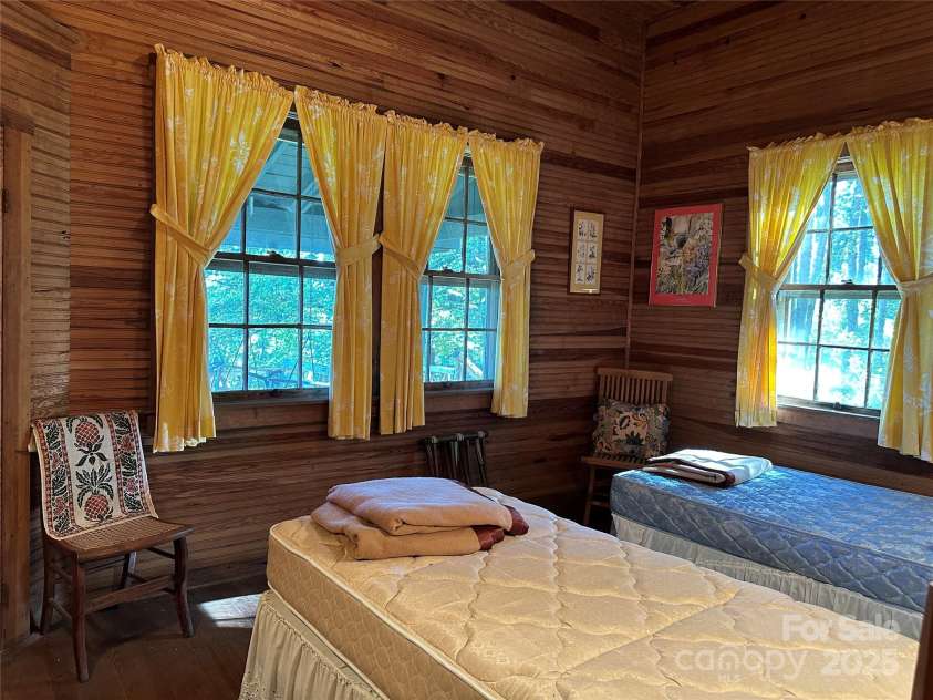 16 Osborn Knob Road, Little Switzerland, NC 28749.  MLS# CAR4307490, YatesRealty ID 89. Bed 2