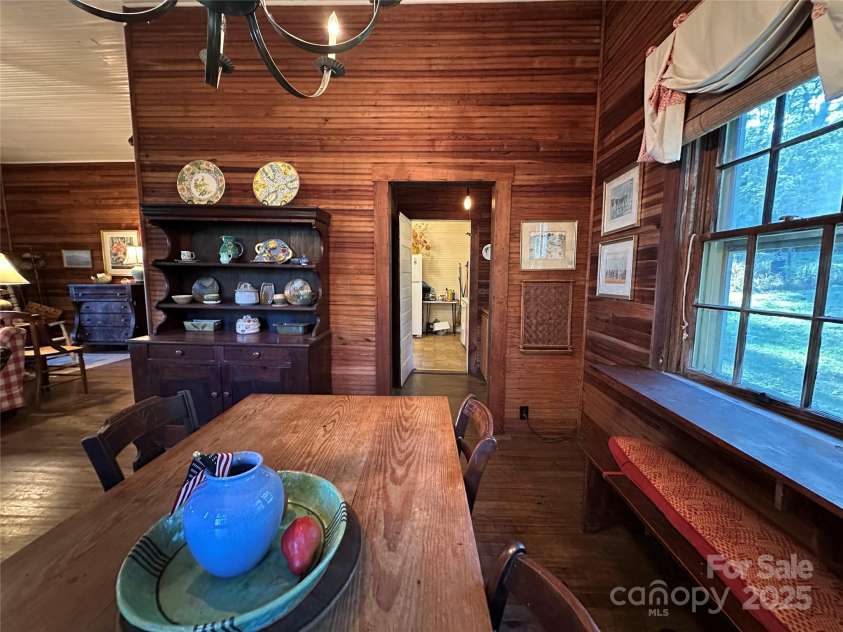 16 Osborn Knob Road, Little Switzerland, NC 28749.  MLS# CAR4307490, YatesRealty ID 89. Dining Area