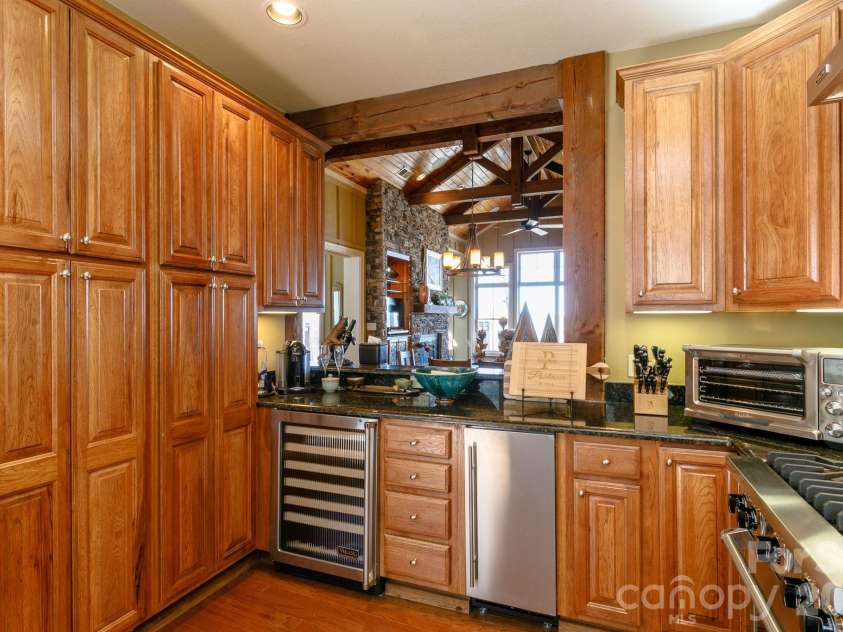 47 Creekside Way, Burnsville, NC 28714.  MLS# CAR4386398, YatesRealty ID 890. AMPLE STORAGE