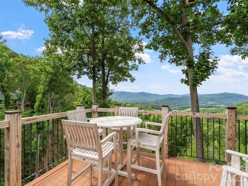 47 Creekside Way, Burnsville, NC 28714.  MLS# CAR4386398, YatesRealty ID 890. BLDG H - UNIT 301