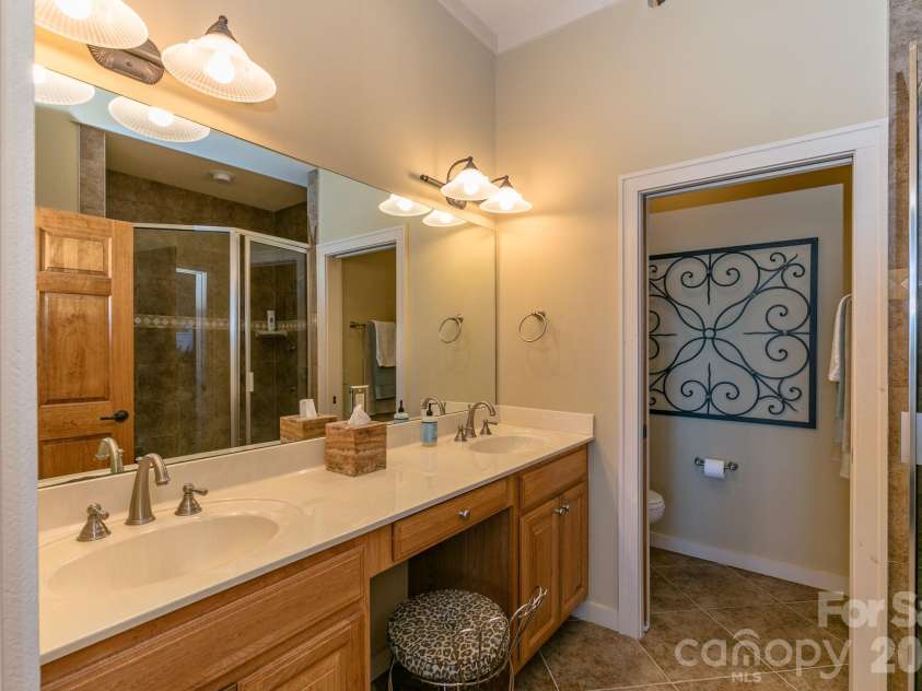 47 Creekside Way, Burnsville, NC 28714.  MLS# CAR4386398, YatesRealty ID 890. FULLBATH