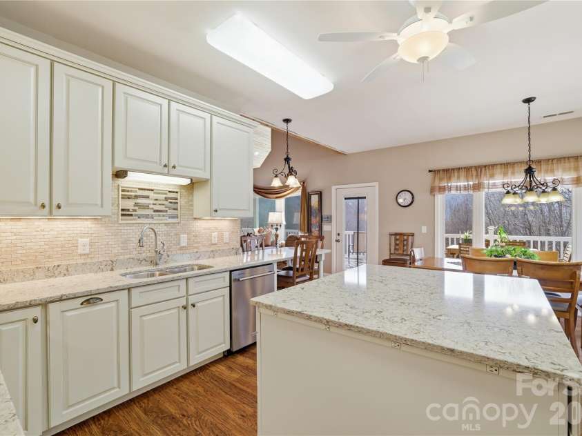 140 Debbie Loop, Waynesville, NC 28786.  MLS# CAR4298832, YatesRealty ID 8900. 