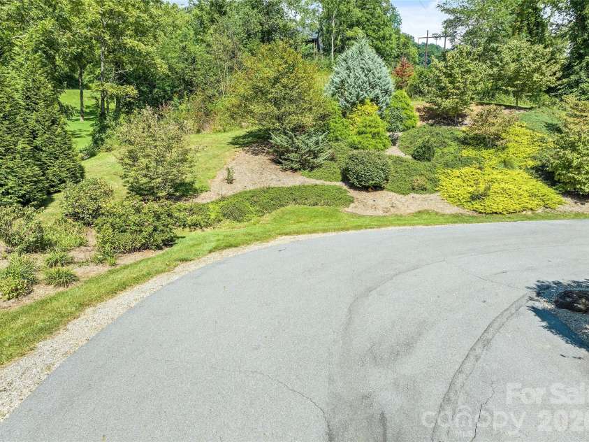 140 Debbie Loop, Waynesville, NC 28786.  MLS# CAR4298832, YatesRealty ID 8900. Drive & LandscapeSummer