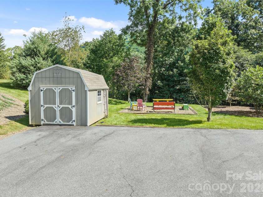 140 Debbie Loop, Waynesville, NC 28786.  MLS# CAR4298832, YatesRealty ID 8900. Fire Pit - Main Entry Level