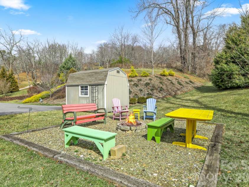 140 Debbie Loop, Waynesville, NC 28786.  MLS# CAR4298832, YatesRealty ID 8900. Firepit Area