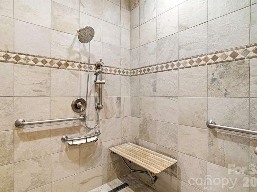 140 Debbie Loop, Waynesville, NC 28786.  MLS# CAR4298832, YatesRealty ID 8900. Primary Ensuite