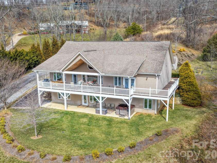 140 Debbie Loop, Waynesville, NC 28786.  MLS# CAR4298832, YatesRealty ID 8900. Winter