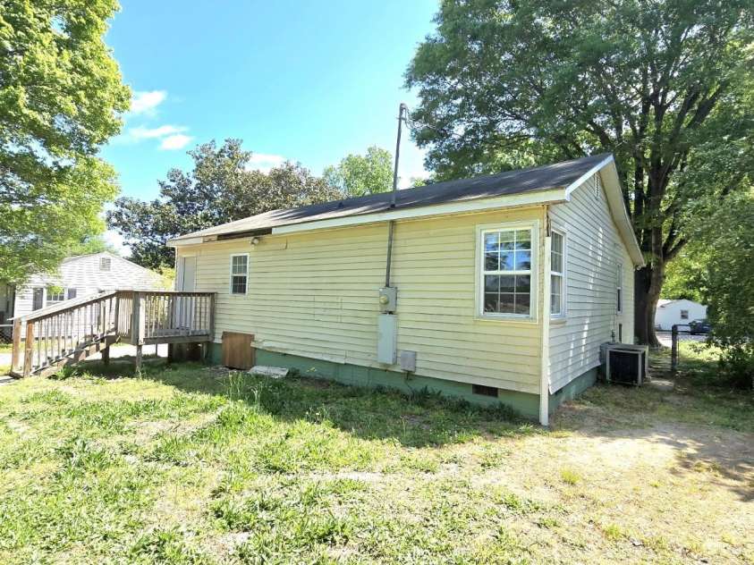 1307 Washington Lane, Kannapolis, NC 28083.  MLS# CAR4247644, YatesRealty ID 8901. Back left side