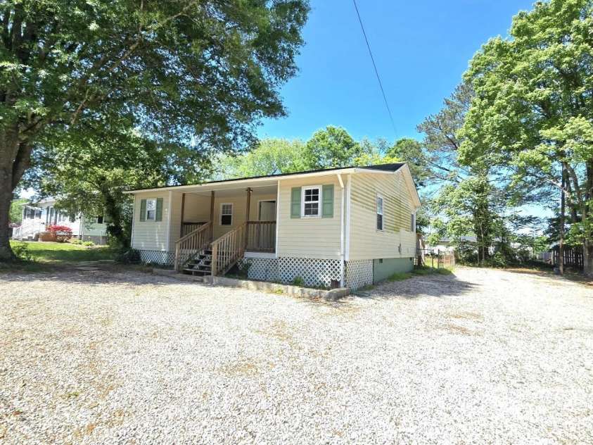 1307 Washington Lane, Kannapolis, NC 28083.  MLS# CAR4247644, YatesRealty ID 8901. Front Right