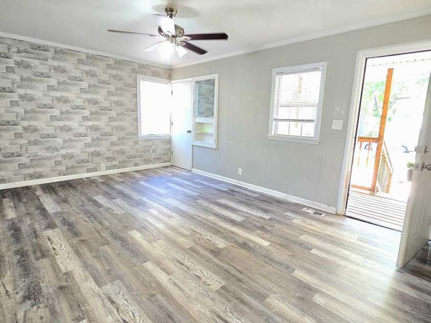1307 Washington Lane, Kannapolis, NC 28083.  MLS# CAR4247644, YatesRealty ID 8901. Living Room