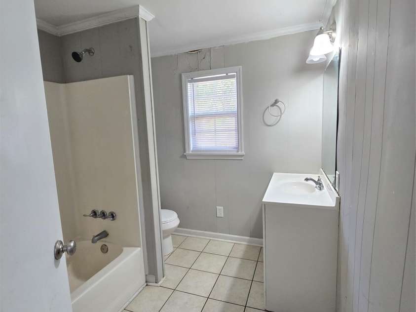 1307 Washington Lane, Kannapolis, NC 28083.  MLS# CAR4247644, YatesRealty ID 8901. Main Bathroom