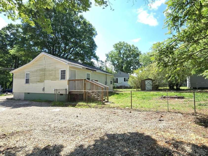 1307 Washington Lane, Kannapolis, NC 28083.  MLS# CAR4247644, YatesRealty ID 8901. Right Side