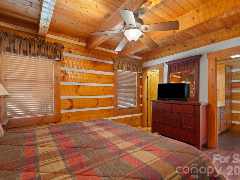 24 Rachels Circle, Maggie Valley, NC 28751.  MLS# CAR4361814, YatesRealty ID 8905. 