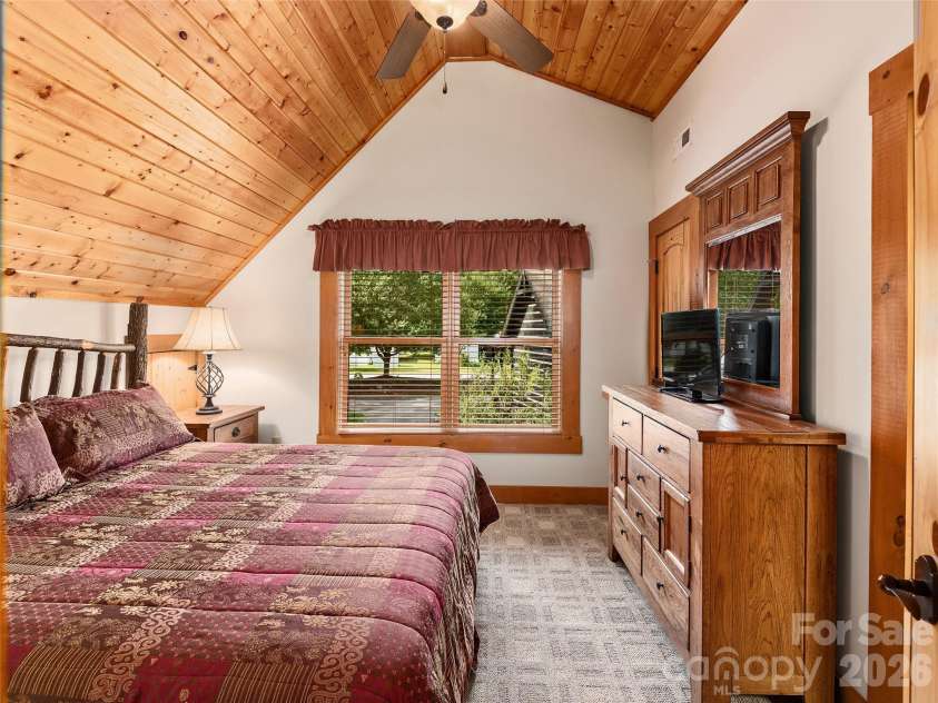 24 Rachels Circle, Maggie Valley, NC 28751.  MLS# CAR4361814, YatesRealty ID 8905. 