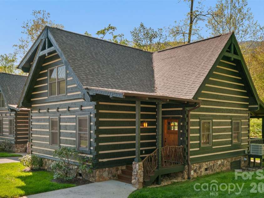 24 Rachels Circle, Maggie Valley, NC 28751.  MLS# CAR4361814, YatesRealty ID 8905. 