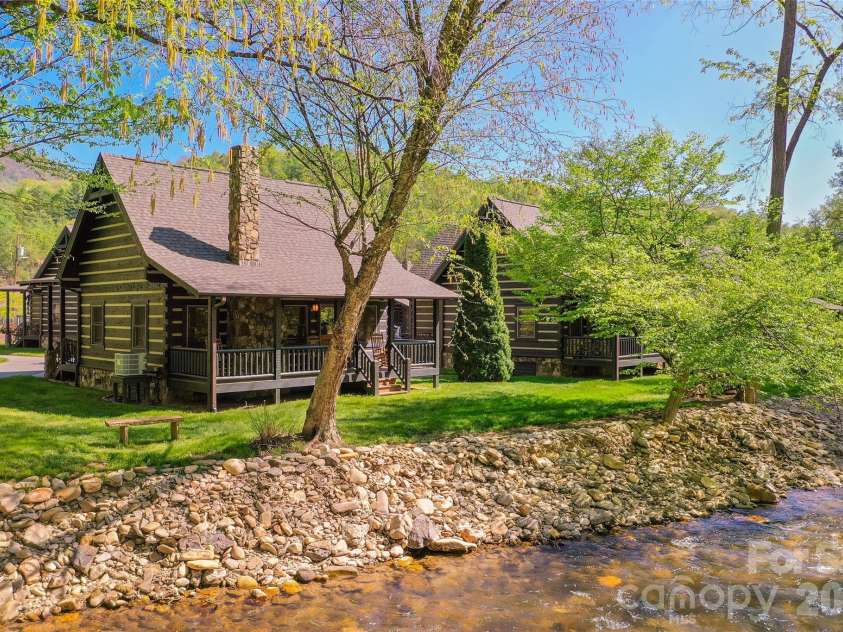 24 Rachels Circle, Maggie Valley, NC 28751.  MLS# CAR4361814, YatesRealty ID 8905. 