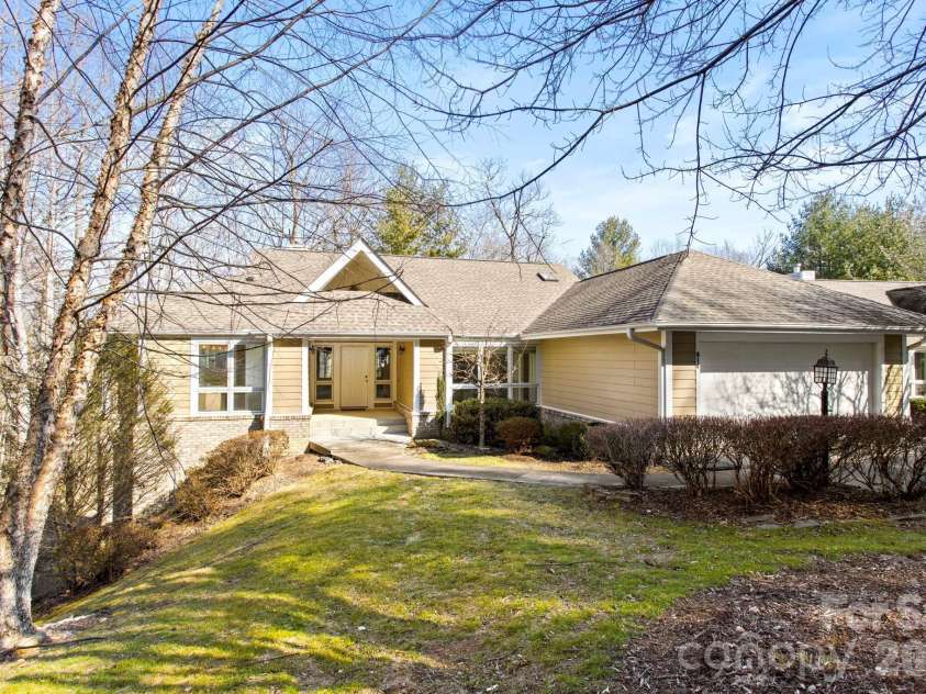 514 Cobblestone Lane, Flat Rock, NC 28731.  MLS# CAR4366078, YatesRealty ID 8907. 
