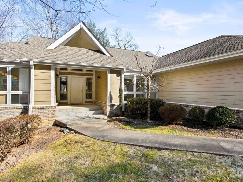 514 Cobblestone Lane, Flat Rock, NC 28731.  MLS# CAR4366078, YatesRealty ID 8907. 