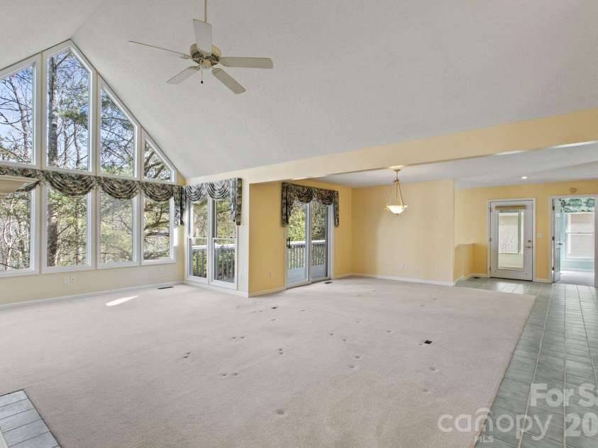 514 Cobblestone Lane, Flat Rock, NC 28731.  MLS# CAR4366078, YatesRealty ID 8907. 