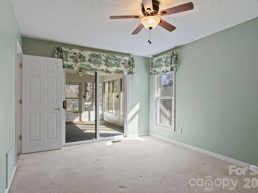 514 Cobblestone Lane, Flat Rock, NC 28731.  MLS# CAR4366078, YatesRealty ID 8907. 